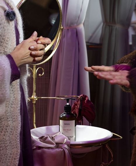 An evening dedicated to silk, fragrances and women who choose quality - STYLE.RS